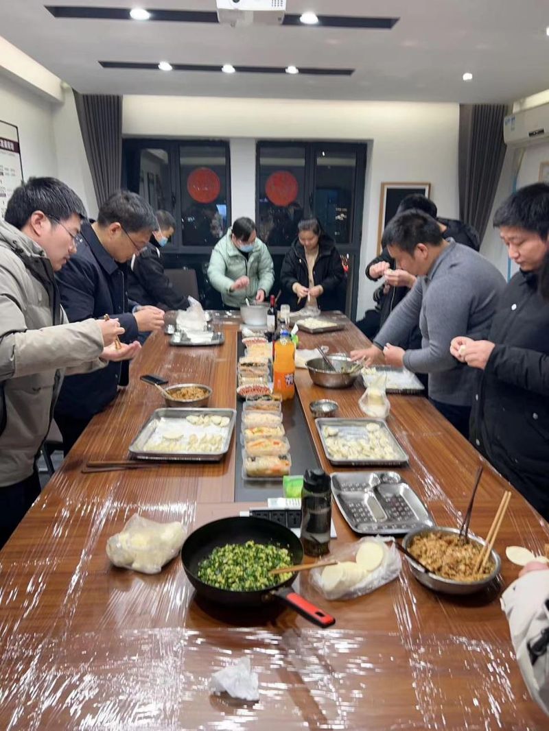 通達(dá)軟件公司組織開展“情暖冬至，餃香飄逸”冬至包餃子活動(dòng)